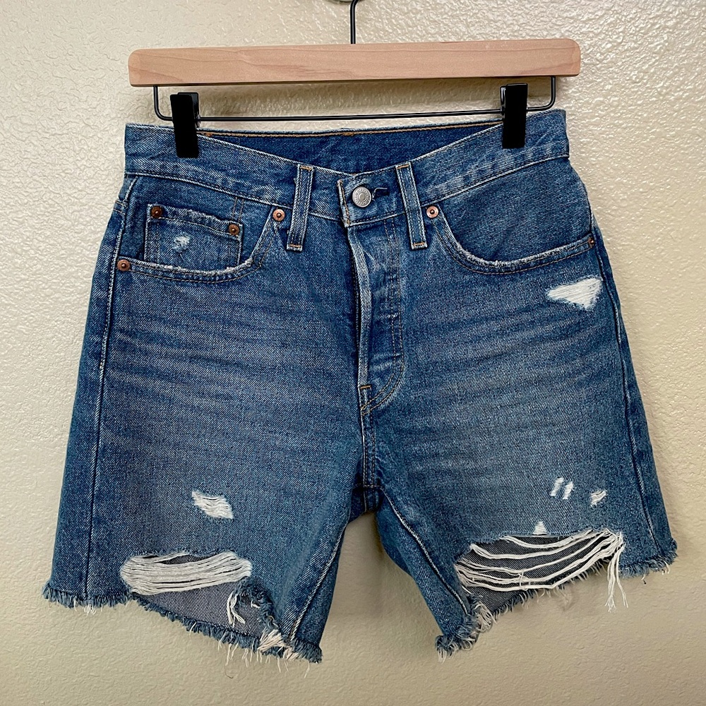 Distressed LEVI'S Denim Shorts Size 26